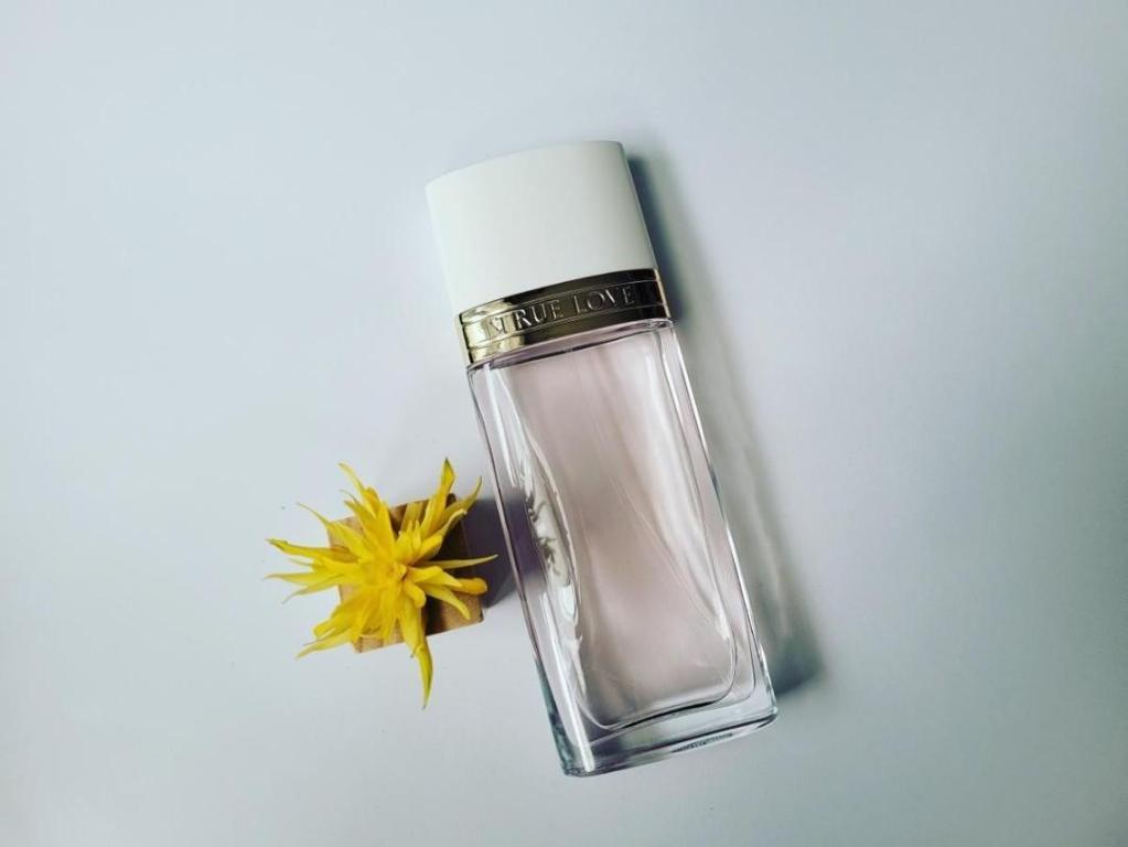 Elizabeth Arden True Love Eau de Toilette 100ml for women, bottle with elegant floral design and pink accents.